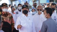 0205 lamongan - Menteri KKP Trenggono Dorong Transformasi Pelabuhan Perikanan Lebih Higienis dan Modern 1 Menteri Kelautan dan Perikanan Sakti Wahyu Trenggono mengunjungi Pelabuhan Perikanan Nusantara (PPN) Brondong, Kabupaten Lamongan, Jawa Timur. (Foto: Biro Humas dan Kerja Sama Luar Negeri)