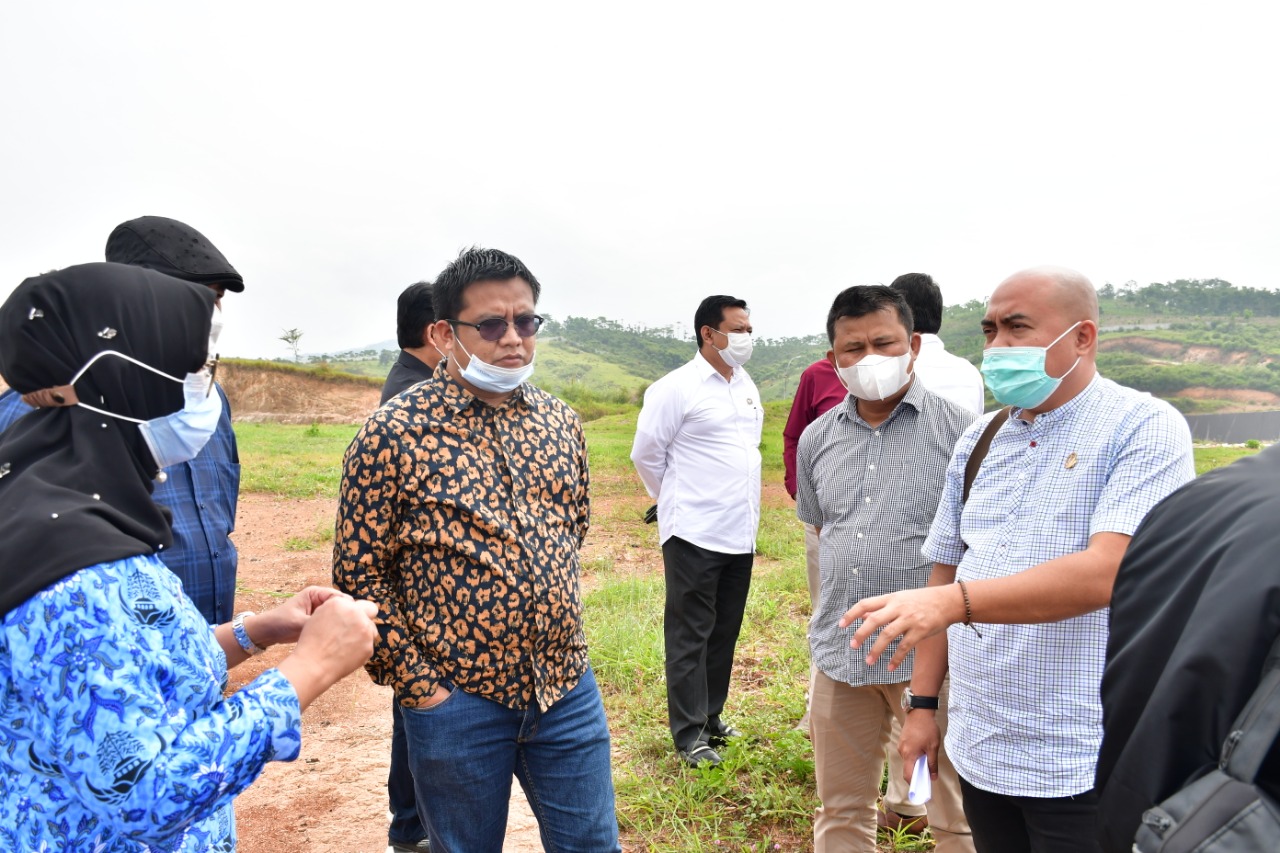 Pimpinan dan Anggota Pansus II DPRD Jawa Barat melakukan kunjungan kerja ke TPPAS Legok Nangka, Kabupaten Bandung. (Foto: Zulkifli Reza/Humas DPRD Jabar).