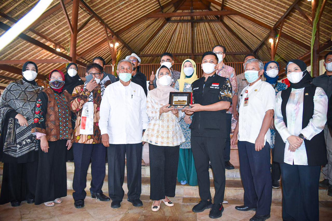 Wisata Tanjung Lesung