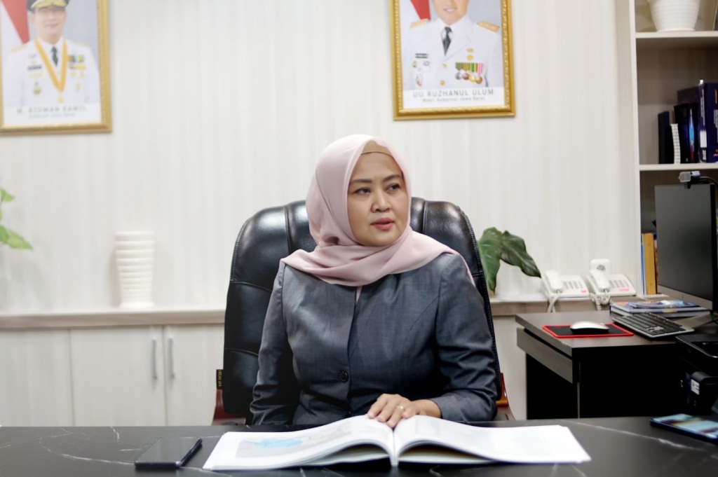 Kepala Dinas Penanaman Modal dan Pelayanan Terpadu Satu Pintu (DPMPTSP) Jawa Barat Noneng Komara. (Foto: Hms Jabar)