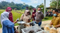 Pimpinan dan Anggota Pansus V DPRD Provinsi Jawa Barat melakukan kunjungan kerja ke Desa Cibeusi, Kecamatan Ciater Kabupaten Subang untuk mencari informasi bahan pembentukan Raperda Desa Wisata di Jawa Barat, Selasa (31/08/2021). (Foto: Humas DPRD Jabar)
