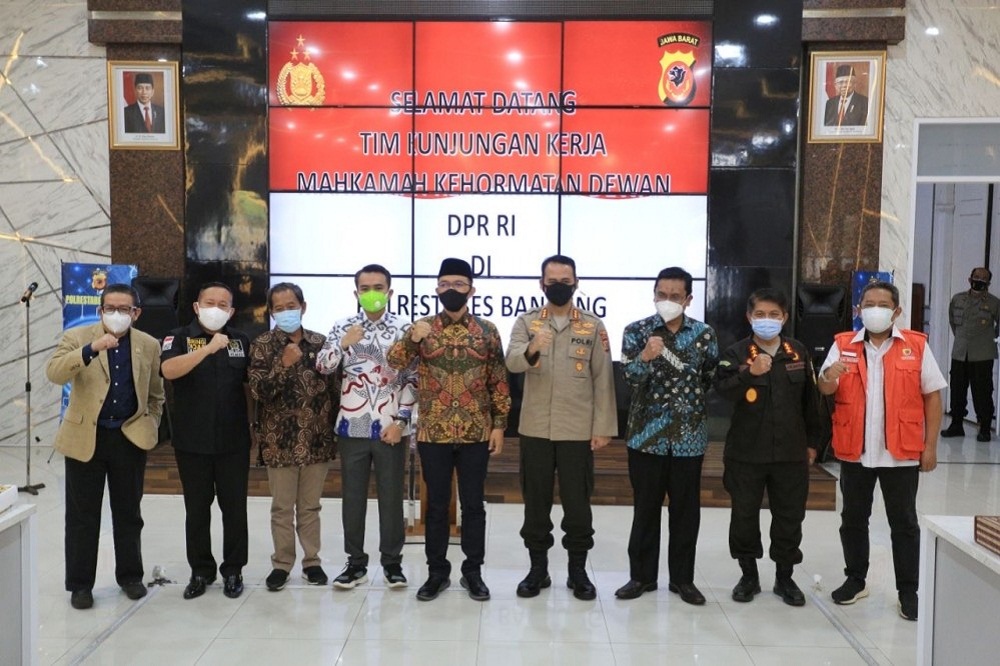 Mahkamah Kehormatan Dewan (MKD) DPR RI diterima Forum Koordinasi Pimpinan Daerah (Forkopimda) Kota Bandung di Aula Mapolrestabes Bandung. (Foto: Hms Bandung)