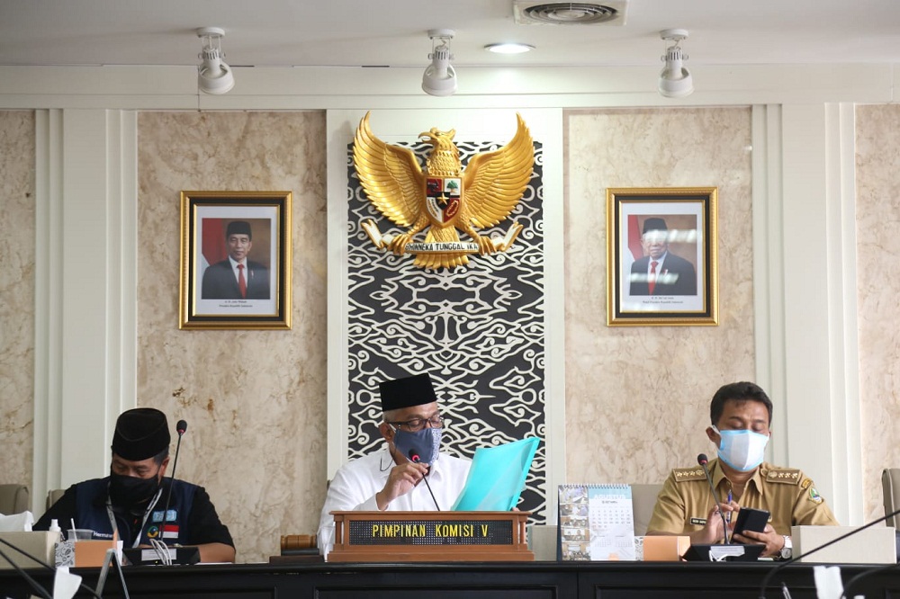 Pimpinan dan Anggota Komisi V DPRD Jawa Barat menerima audiensi Forum Aksi Guru Indonesia (FAGI) Jawa Barat di Ruang Badan Musyawarah Gedung DPRD Provinsi Jawa Barat. (Foto: Humas DPRD Jabar)