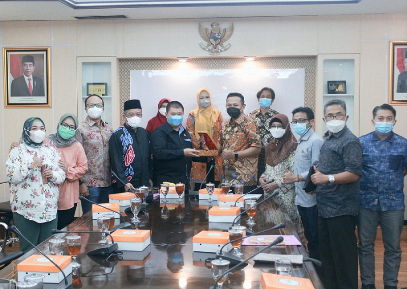 Pimpinan dan Anggota Panitia Khusus V DPRD Provinsi Jawa Barat melaksanakan kunjungan studi banding ke DPRD Provinsi Jawa Tengah dalam rangka mendapatkan masukan dan informasi serta pengkayaan terhadap materi Raperda prakarsa tentang Desa Wisata, Selasa (14/09/2021). (Foto: Humas DPRD Jabar)