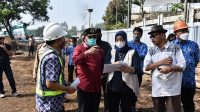1709 BDG - Revitalisasi Situ Ciburuy 1 Pimpinan dan Anggota Komisi IV DPRD Provinsi Jawa Barat memantau pekerjaan Revitalisasi Situ Ciburuy Tahap 2, Jum'at, (17/09/2021). (Foto : Reza & Farhat / Humas DPRD Jawa Barat)