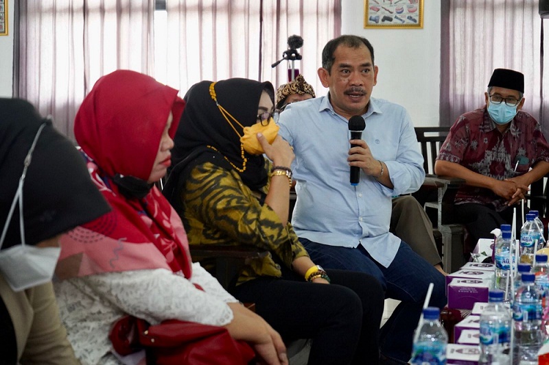 Rapat kerja Komisi V DPRD Provinsi Jawa Barat bersama Pusat Belajar Guru (PBG) di SMAN 3 Kabupaten Karawang, Kamis, (21/10/21). (Foto : Ghia Hizkia/Humas DPRD Jabar)