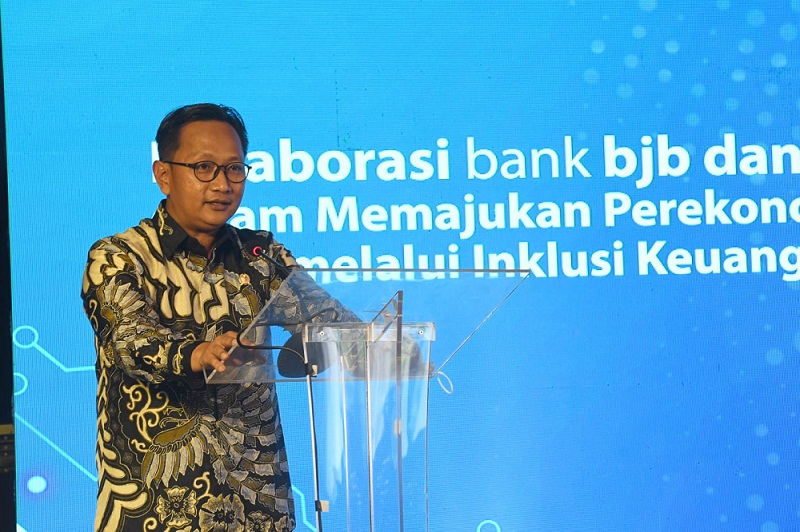 Ketua Komisi I DPRD Jawa Barat Bedi Budiman, S.IP., M.Si menghadiri acara "Kolaborasi BJB dan APDESI dalam Memajukan Perekonomian Desa Melalui Inklusi Keuangan" di GH Universal, Senin 8 November 2021 (Foto: Angga)