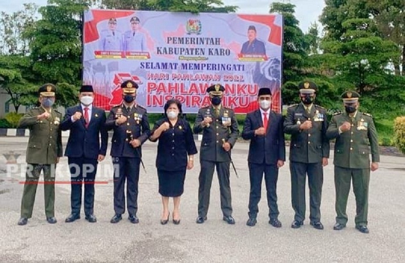 Pemerintah Kabupaten Karo melaksanakan upacara peringatan Hari Pahlawan Tahun 2021 di halaman Kantor Bupati Karo, Kabanjahe. (Foto: Prokopim Karo)