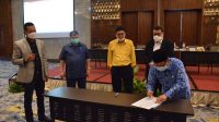 Rapat kerja Pimpinan dan Anggota Komisi III DPRD Provinsi Jawa Barat dengan Bapenda Jabar dan seluruh Pusat Pengelolaan Pendapatan Daerah (P3D) Kabupaten dan Kota se-Jawa Barat di Mason Pine Hotel, Kabupaten Bandung Barat, Rabu (10/11/2021). (Foto:Ihsan/Adi/Arnis)