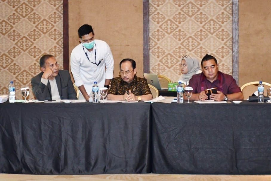 Badan Pembentukan Peraturan Daerah (BP Perda) DPRD Provinsi Jawa Barat lakukan rapat kerja pembahasan Raperda usulan gubernur yang nantinya akan dituangkan dalam Propemperda Tahun 2022. (Foto : Faisal/Humas DPRD Jabar).