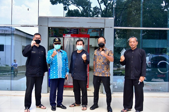 Komisi IV DPRD Jawa Barat mengunjungi Kantor Cabang Dinas ESDM Wilayah V Sumedang terkait dengan Evaluasi Tahun Anggaran 2021, Kamis (6/1/2022). (Foto: Farhat Mumtaz/Humas DPRD Jabar)
