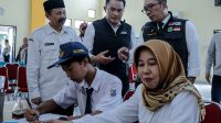 0706 mjlk - Kadisdik Jabar Dampingi Gubernur Tinjau PPDB di SMAN 1 Majalengka 1