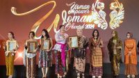 2608 jkt - Direktur Komersial dan UMKM bank bjb Raih Woman Empower Woman Award 2024